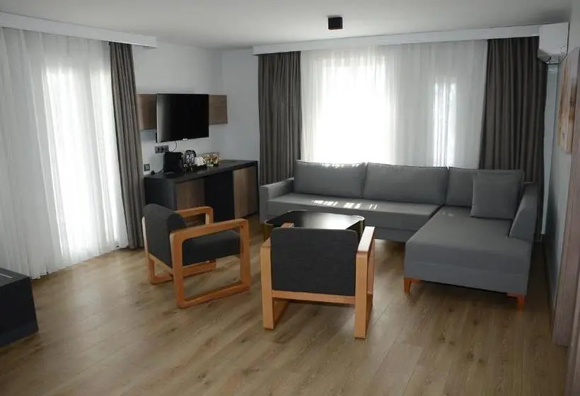 Suite with Terrace, Yalinn Boutique