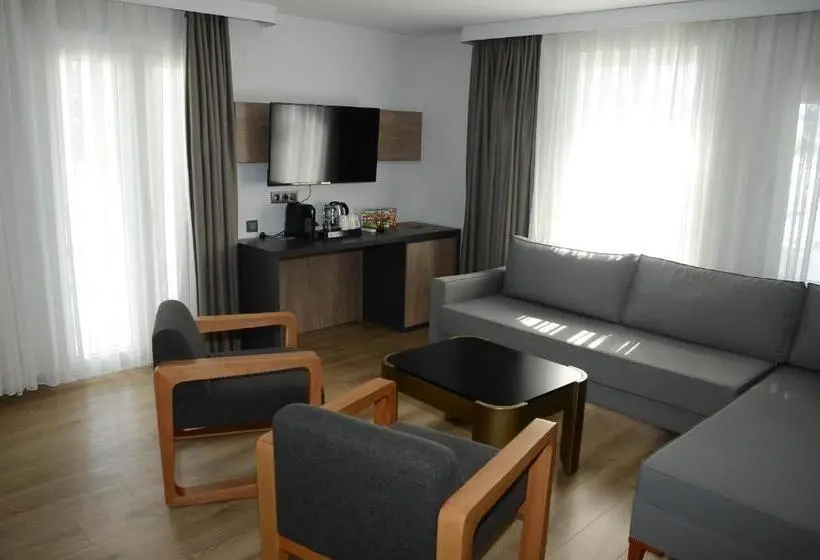 Suite with Terrace, Yalinn Boutique