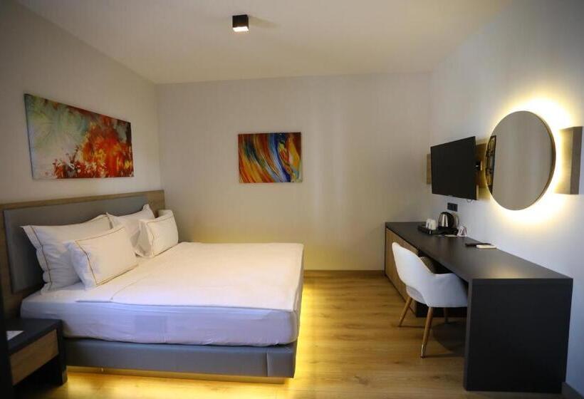 ファミリールーム, Yalinn Boutique