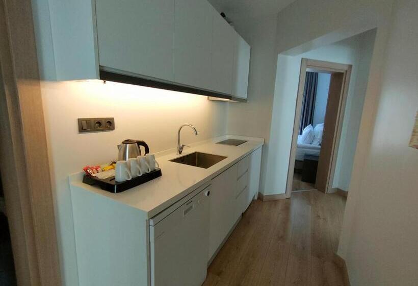 ファミリールーム, Yalinn Boutique