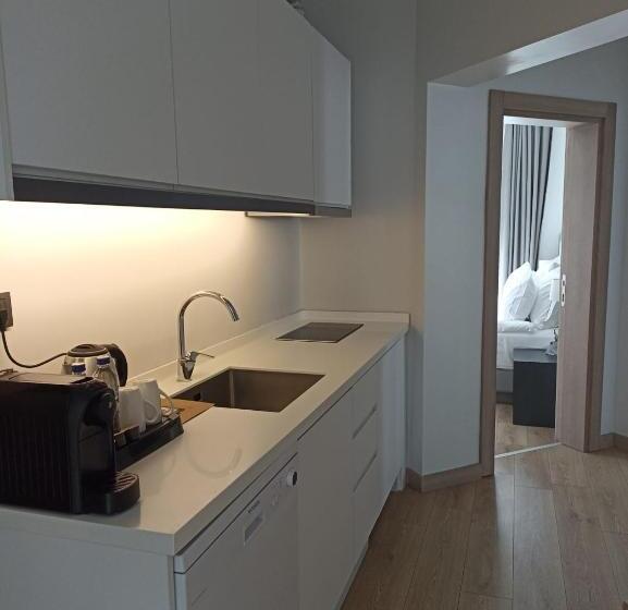 ファミリールーム, Yalinn Boutique