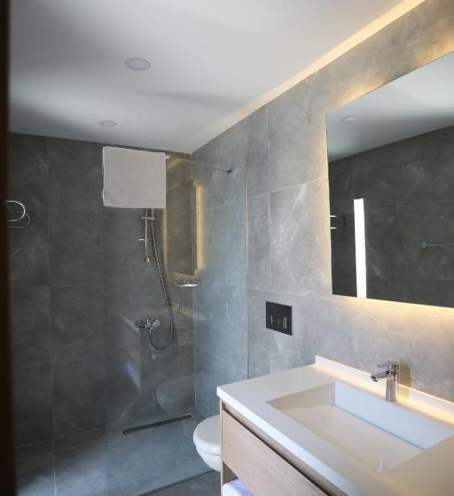 ファミリールーム, Yalinn Boutique