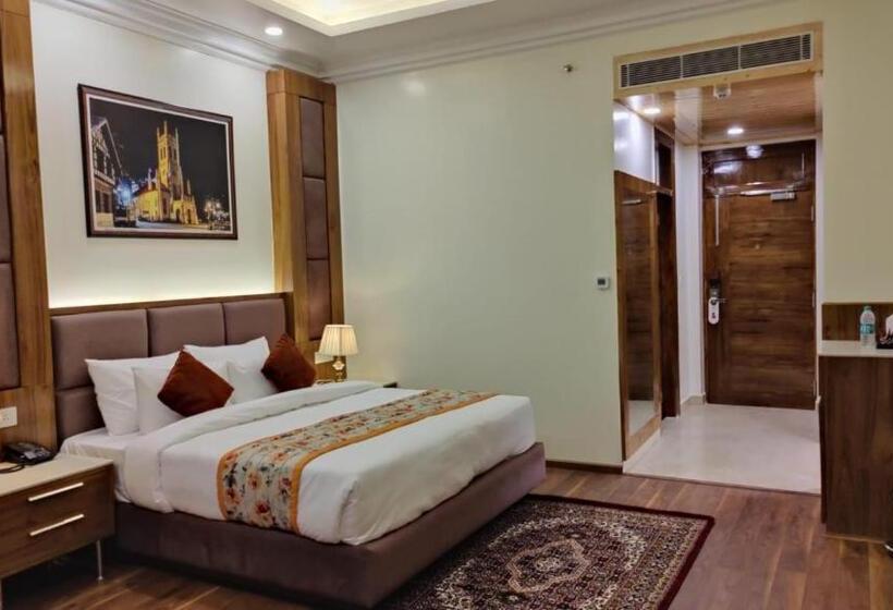 高级大房间, Woodville Palace