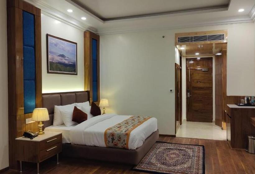 高级大房间, Woodville Palace