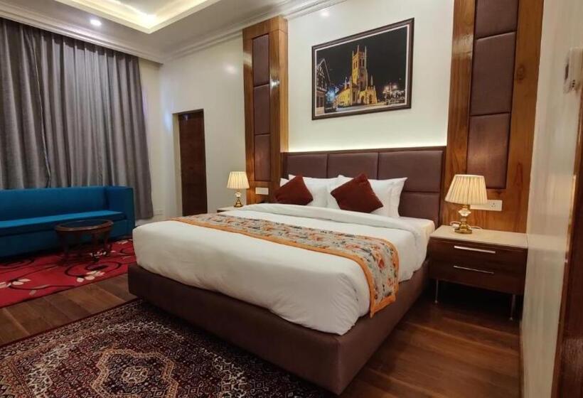 高级大房间, Woodville Palace