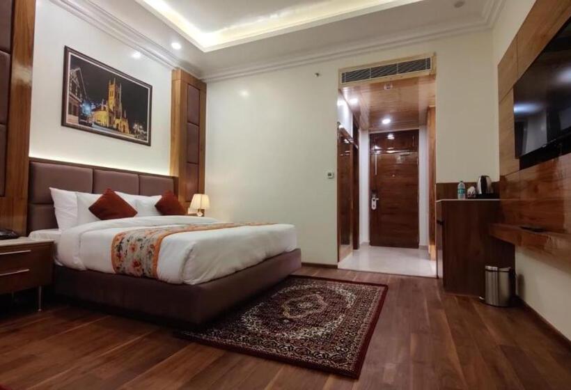 수피리어 룸, Woodville Palace