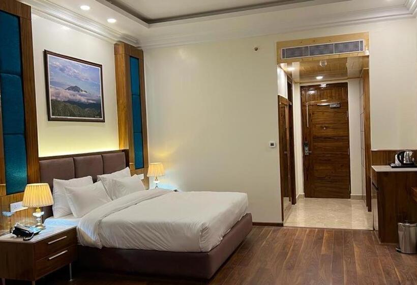 高级大房间, Woodville Palace