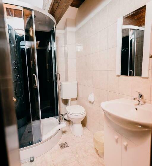 标准间带阳台, Pensiune și Camping Patru   Gheorgheni