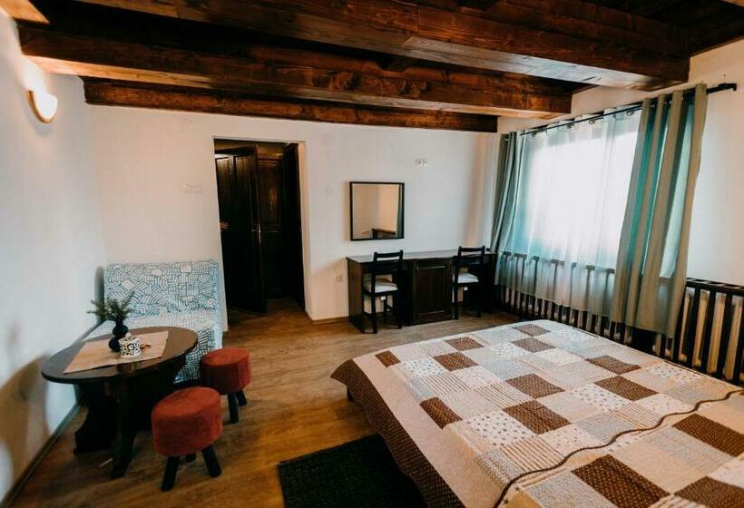 اتاق استاندارد با بالکن, Pensiune și Camping Patru   Gheorgheni