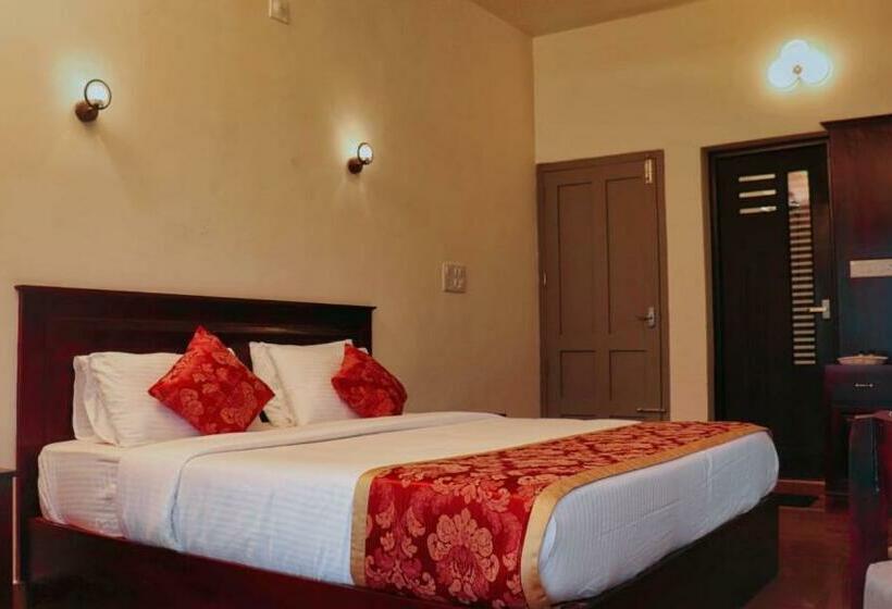 キングサイズベッドのスタンダードルーム, Orange Valley Hills Resort Vagamon