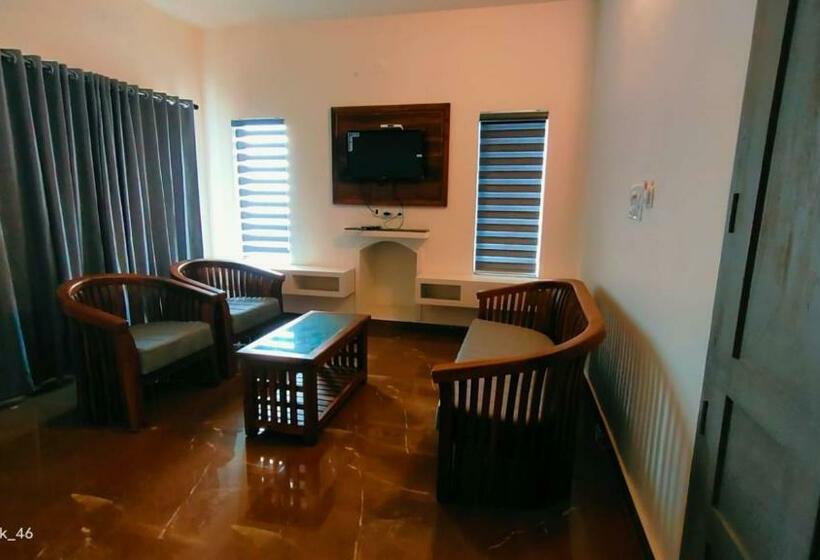 キングサイズベッドのスタンダードルーム, Orange Valley Hills Resort Vagamon