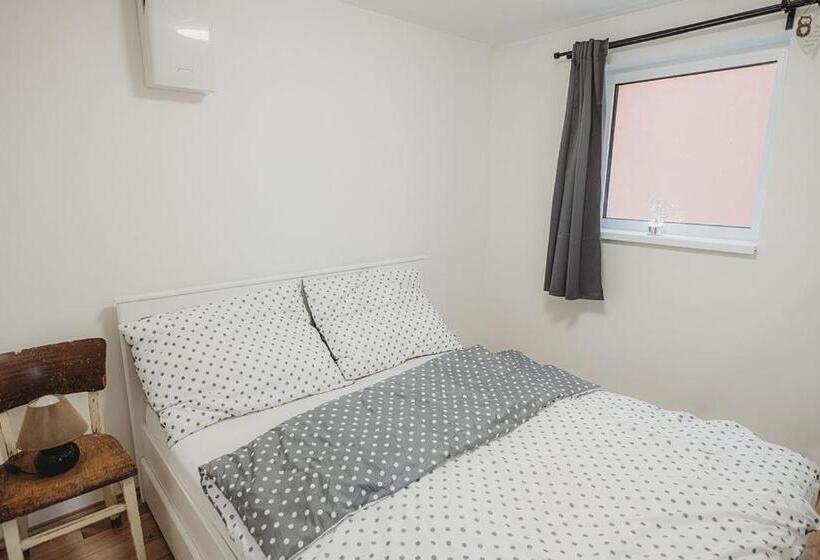 غرفة عائلية, Vinný Sklep Rozárka