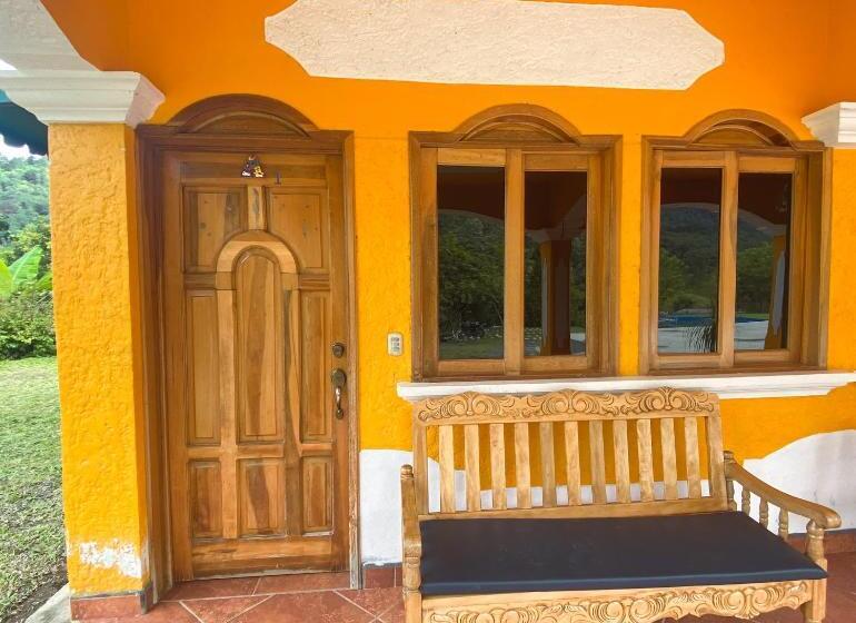 اتاق استاندارد سه نفره, El Mirador De Tansu