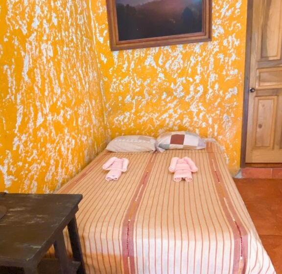 اتاق ساده سه نفره, El Mirador De Tansu