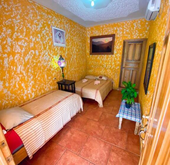 اتاق ساده سه نفره, El Mirador De Tansu