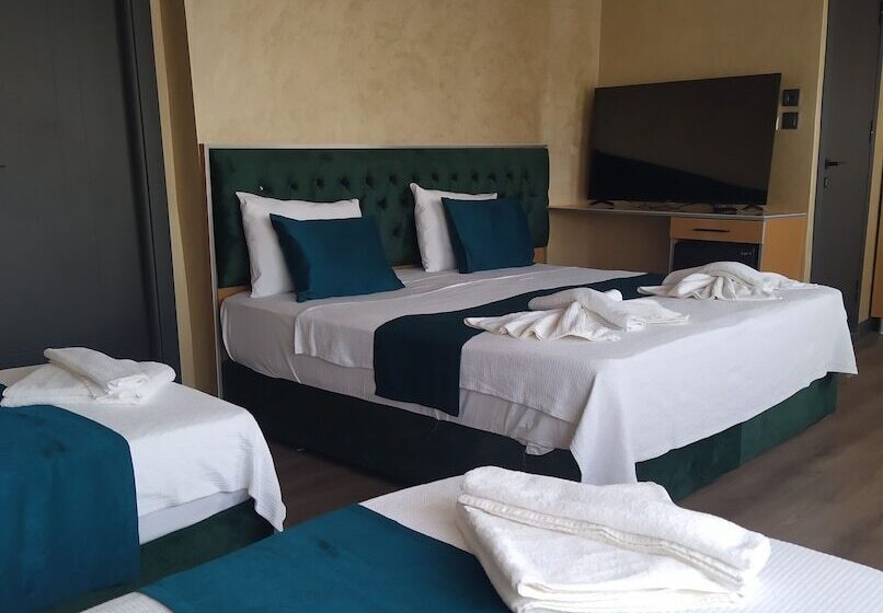 ファミリールーム, The Moss