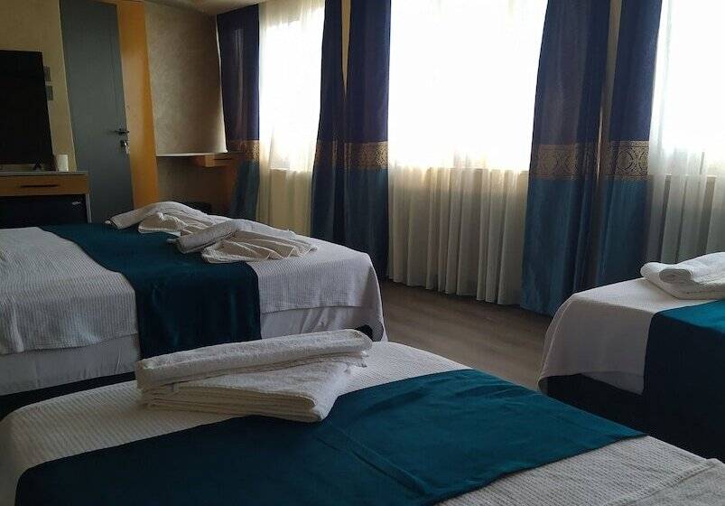 ファミリールーム, The Moss