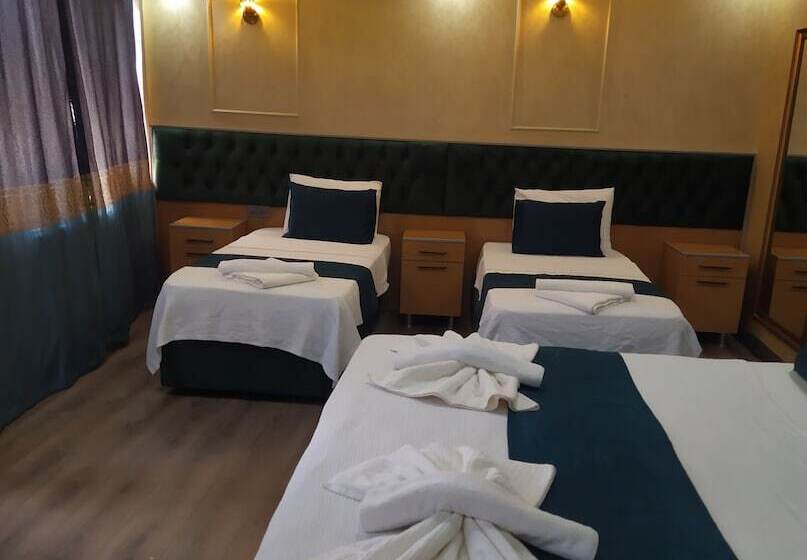 ファミリールーム, The Moss