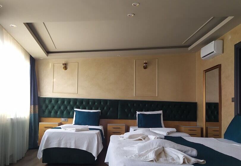 ファミリールーム, The Moss