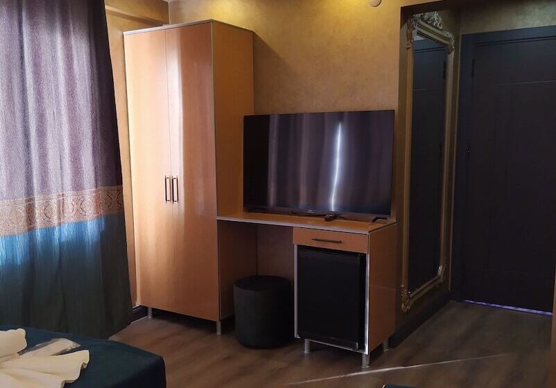 ファミリールーム, The Moss