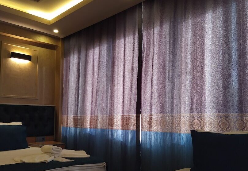 ファミリールーム, The Moss