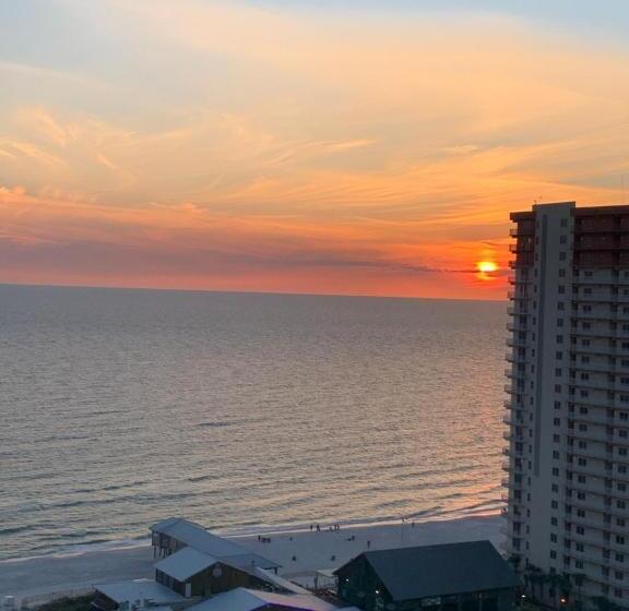 패밀리 룸, 1717 Laketown Wharf 1 King Bedroom, 2 Bath