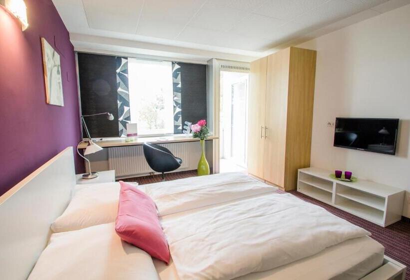 חדר סופריור עם מרפסת, College Garden