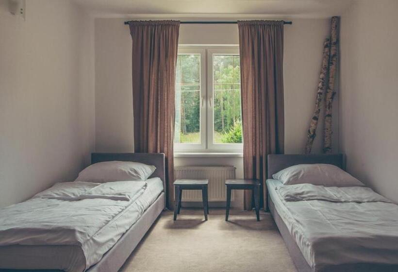 غرفة قياسية, Dwa Księżyce