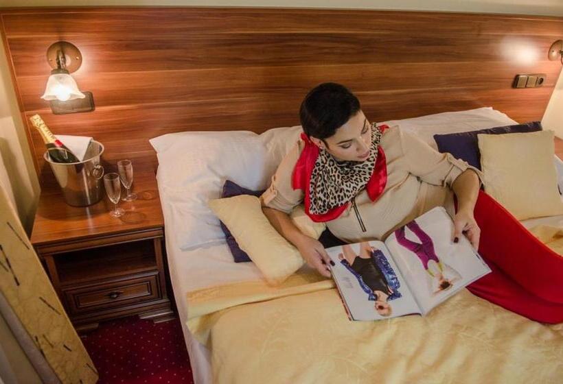 标准间, Hejtmanský Dvůr