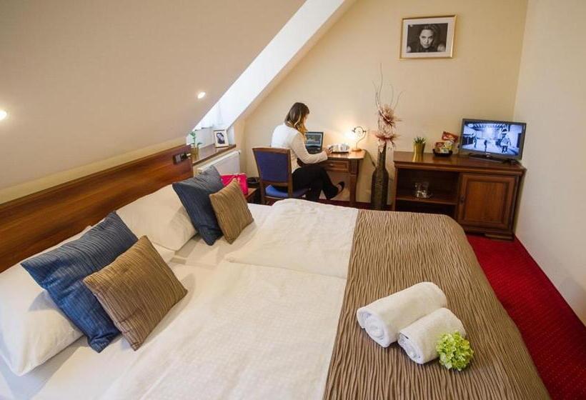 标准间, Hejtmanský Dvůr