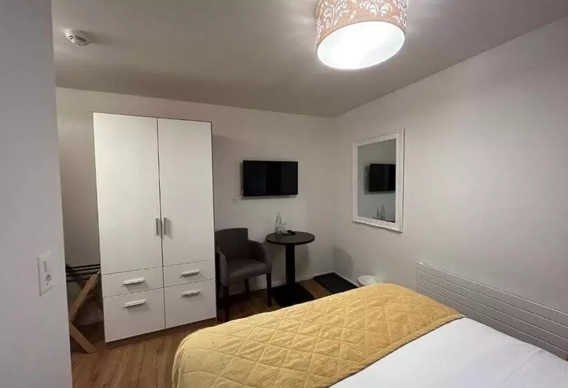 Standard Single Room with Balcony, & Restaurant Hasenstrick