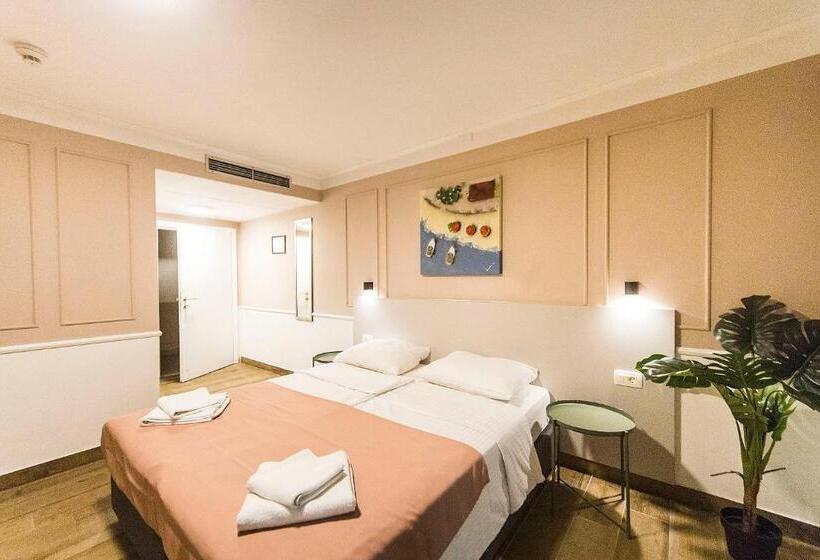 Номер Стандарт Вид на Парк, Plaza