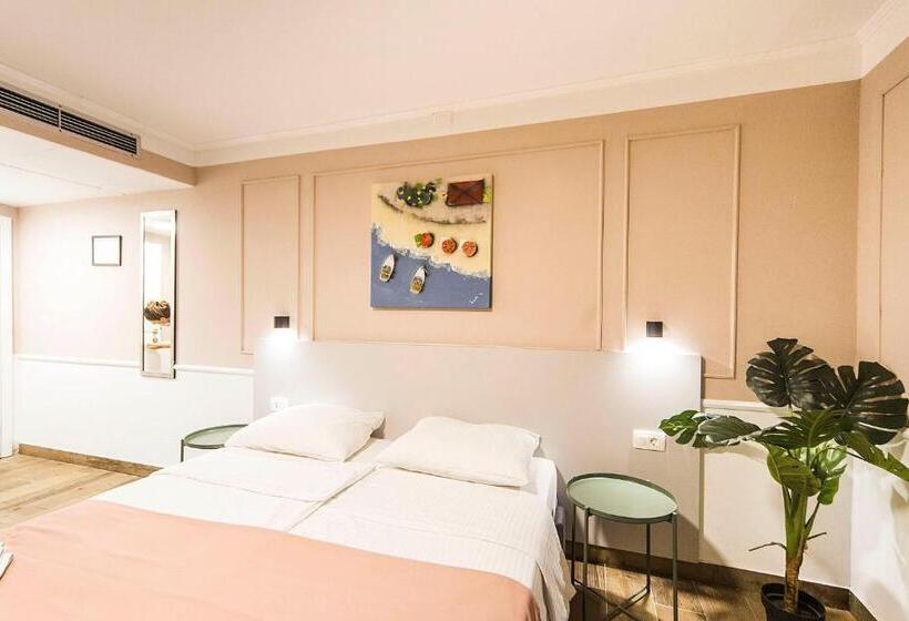 Семейный Номер, Plaza