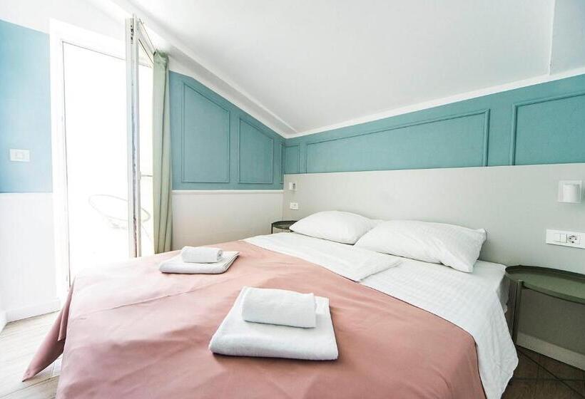 Семейный Номер, Plaza