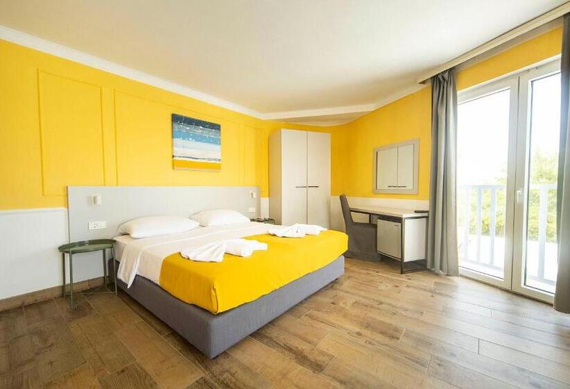 Номер Стандарт Вид на Море, Plaza