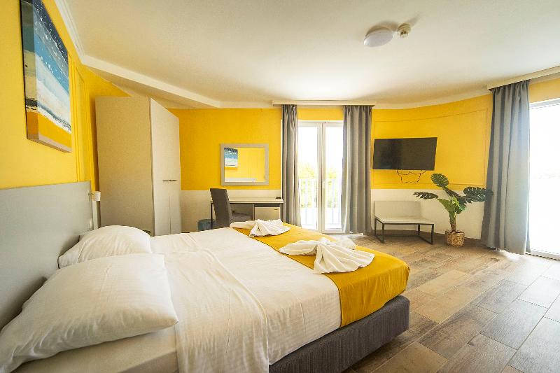 Номер Стандарт Вид на Море, Plaza