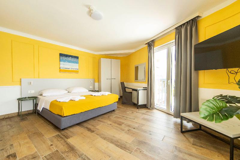 Номер Стандарт Вид на Море, Plaza