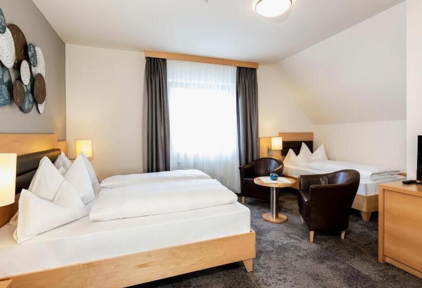 家庭间, Urdlwirt Hotel & Restaurant