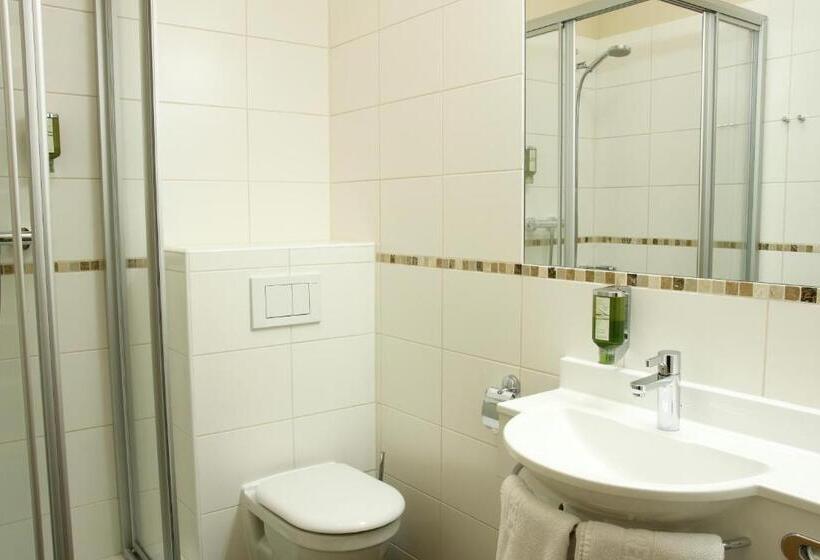 اتاق استاندارد چهار تخته, Urdlwirt   Hotel & Restaurant