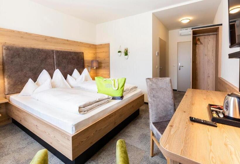 Семейные Апартаменты 3 Спальни, Urdlwirt   Hotel & Restaurant