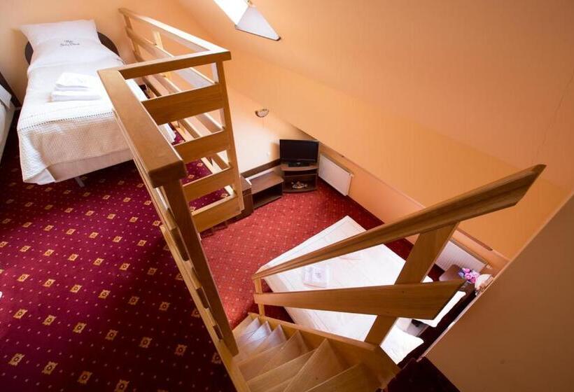 غرفة قياسية رباعية, Skalny Dworek