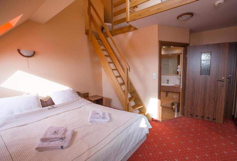 غرفة قياسية رباعية, Skalny Dworek