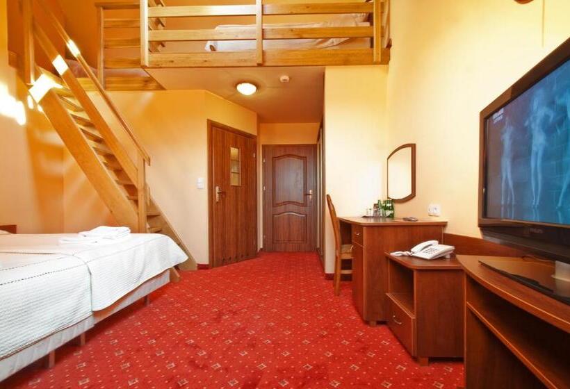 غرفة قياسية رباعية, Skalny Dworek