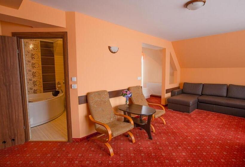 شقة غرفة واحدة, Skalny Dworek