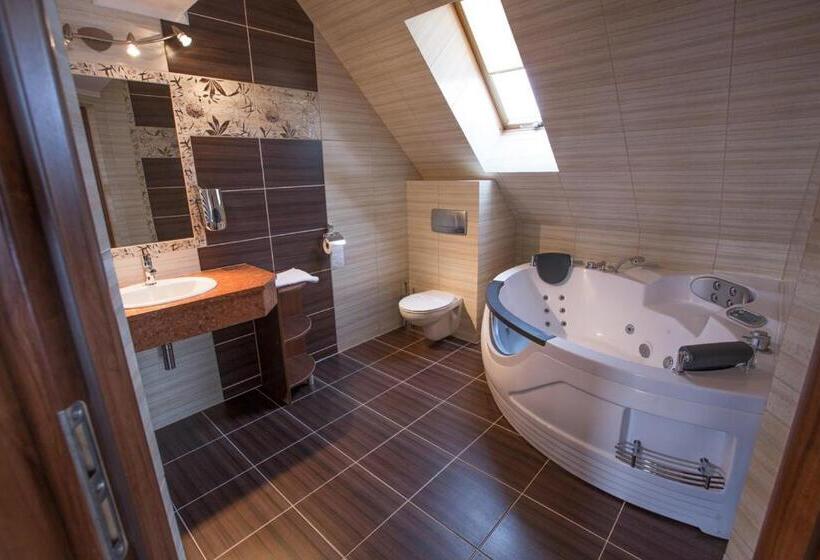 شقة غرفة واحدة, Skalny Dworek