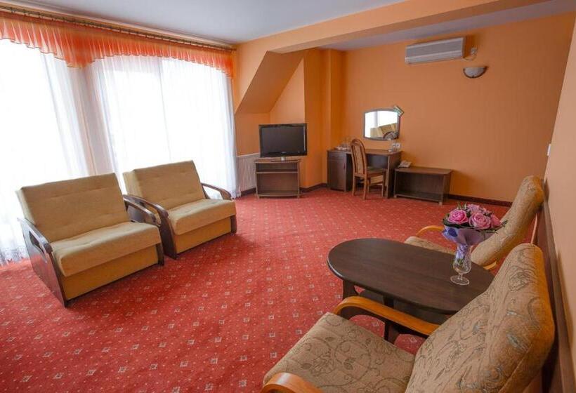 شقة غرفة واحدة, Skalny Dworek