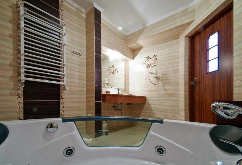 شقة غرفة واحدة, Skalny Dworek