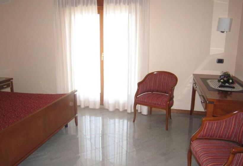 סוויטת ג'וניור, Sole