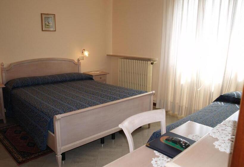 חדר סטנדרט לשלושה, Sole