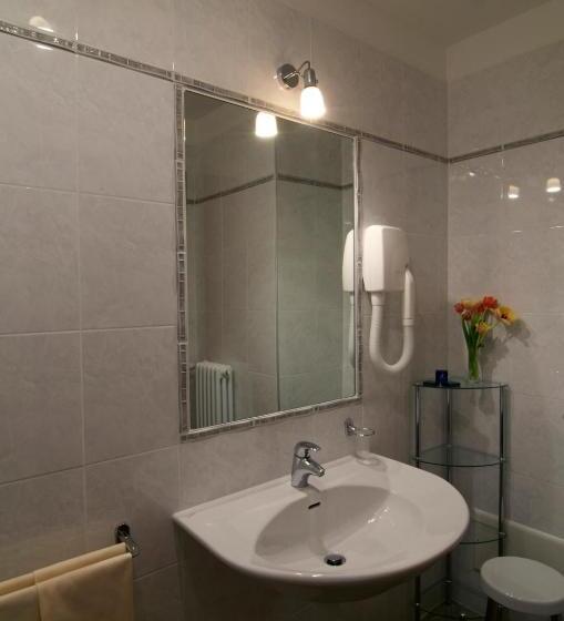 חדר סטנדרט לשלושה, Sole